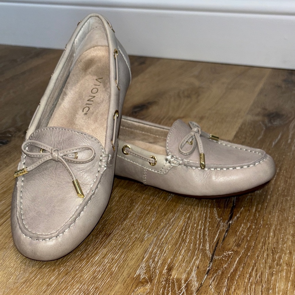 Vionic Women's Light Taupe Bow-Trim Driving Moccasins